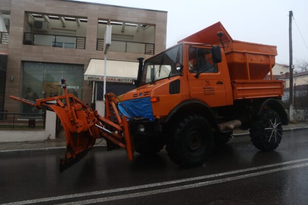 Το «έστρωσε» στα ορεινά της Εύβοιας – Χιονόνερο στην Ιπποκράτειο Πολιτεία