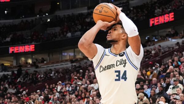 Αντετοκούνμπο: «Όσο τους κάνεις να πιστεύουν και μένουν στο παιχνίδι, είναι δικό μας το φταίξιμο»