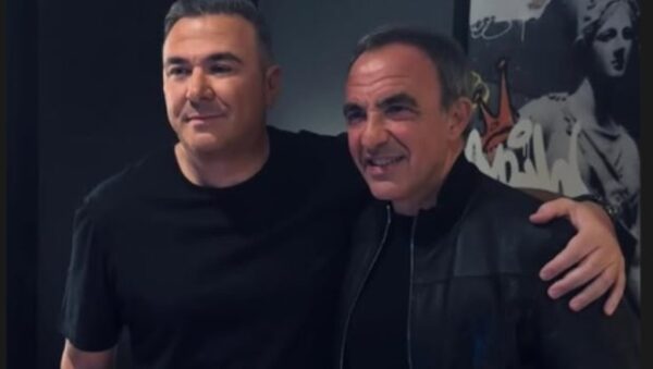 Το ζεϊμπέκικο, το ντουέτο και ο Φρανκ Σινάτρα: Ο Νίκος Αλιάγας και ο Αντώνης Ρέμος έκαναν μαζί Πρωτοχρονιά στη σκηνή