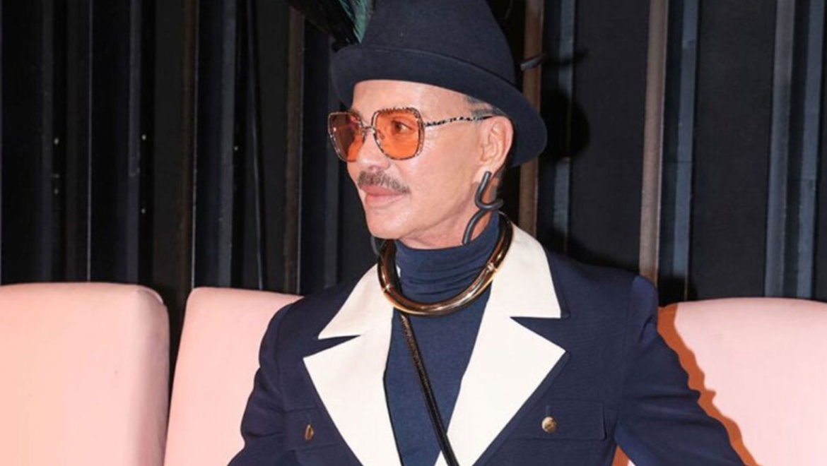 Λάκης Γαβαλάς: Υποδέχτηκε γυμνός το 2026 με καπέλο και χιουμοριστικές ευχές