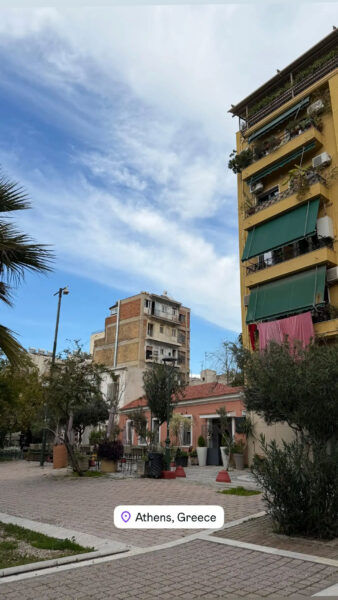 Στην Αθήνα η Emily Ratajkowski με τον Ελληνογάλλο σύντροφό της, Romain Gavras – Φωτογραφίες