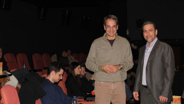 Κυριάκος Μητσοτάκης: Σινεμά με τον γιο του για την ταινία «Καποδίστριας»