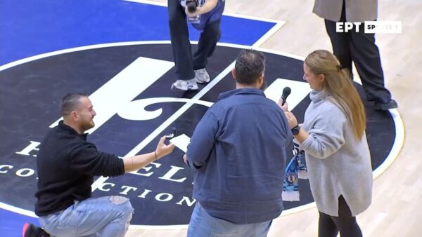 Πρόταση γάμου στο Κολοσσός – Μαρούσι (vids)