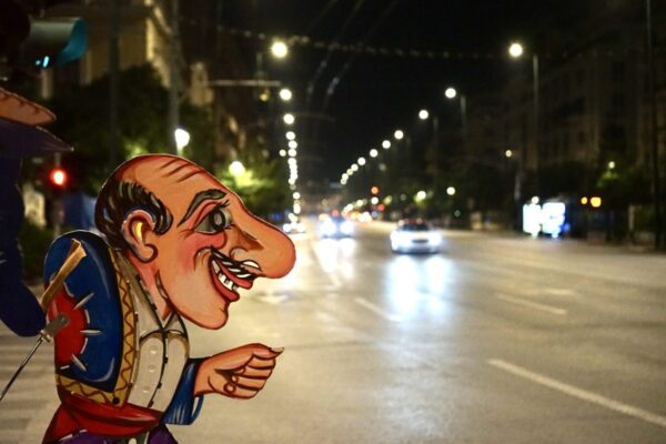 Καραγκιόζης … by night παραστάσεις θεάτρου σκιών αυστηρά για ενήλικες με τον Νικόλα Τζιβελέκη