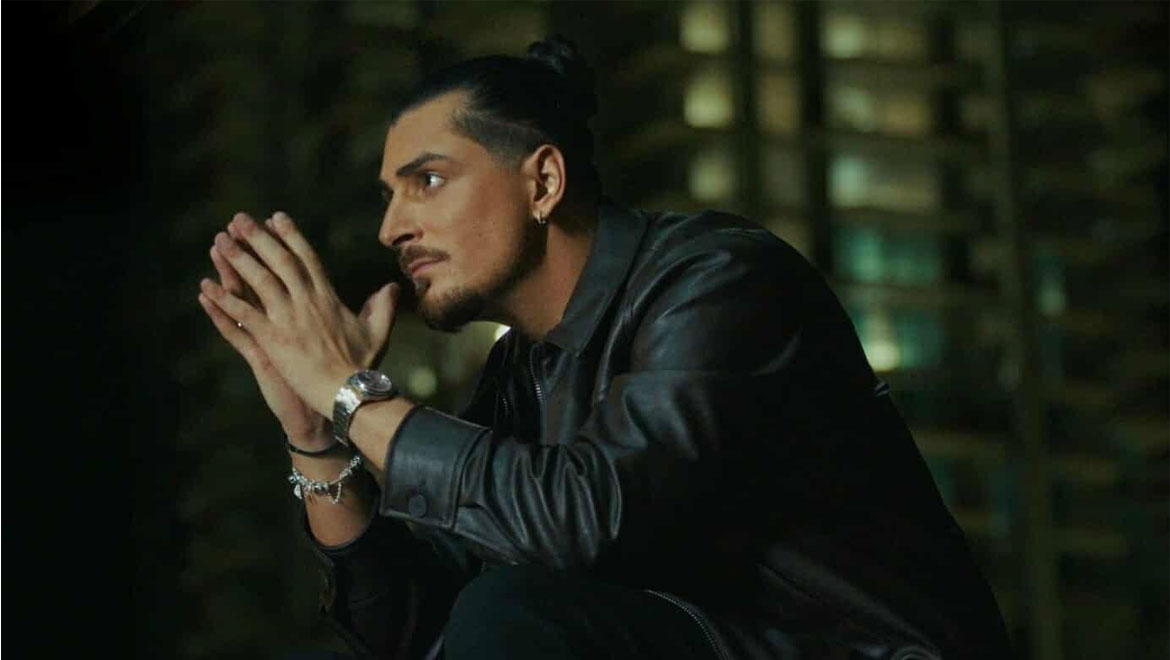 Εντυπωσιακό medley με έξι τραγούδια από τον Λευτέρη Κρίκη!