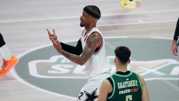 Μπράουν: «Παλέψαμε σε ένα δύσκολο κοινό και φτάσαμε στη νίκη»