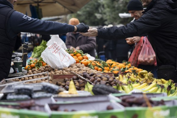 Λαϊκές αγορές: Απεργούν για την ακρίβεια στο πλευρό των αγροτών