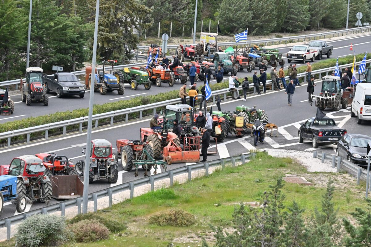 ΠAΣOK: Ξαναζεσταμένη σούπα και τεχνάσματα, τα μέτρα που ανακοίνωσε η κυβέρνηση για τους αγρότες