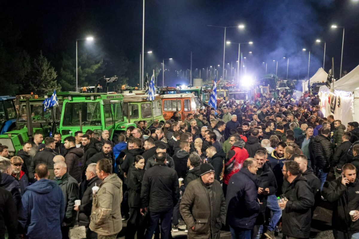 Κυβερνητικές πηγές σε αγρότες: Αν είστε όλοι μαζί θα συναντηθείτε με τον Πρωθυπουργό – Παραπέμπουν σε διάλογο με Χατζηδάκη και Τσιάρα