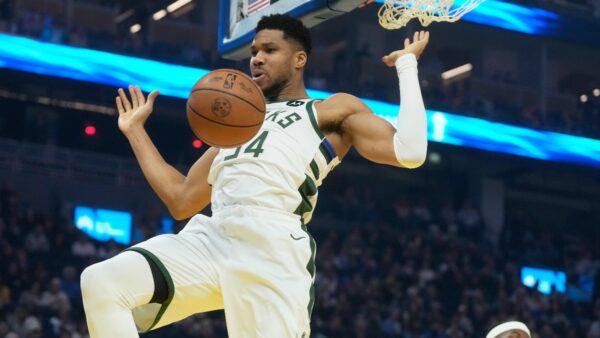 Αντετοκούνμπο: «Δεν είμαστε η ομάδα του 2019-20, πρέπει να πιστέψουμε στους εαυτούς μας» (vid)