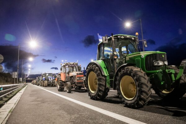 Χαλαρώνουν τους αποκλεισμούς οι αγρότες: Οι δρόμοι που ανοίγουν και τα θέματα προς συζήτηση στο Μαξίμου