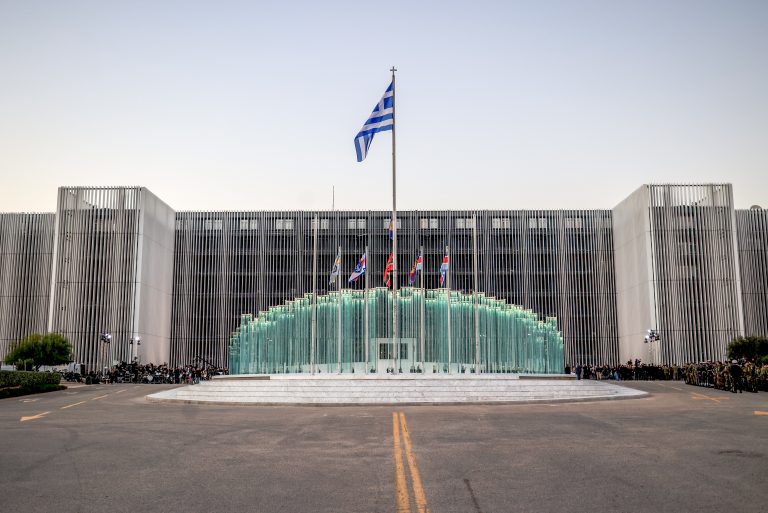 Έκτακτες κρίσεις ανωτάτων αξιωματικών των Ενόπλων Δυνάμεων: Ποιοι προάγονται, ποιοι αποστρατεύονται και ποιοι παραμένουν