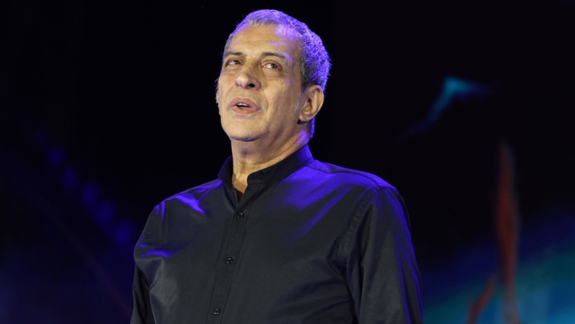 Θέμης Αδαμαντίδης: Η αποκάλυψη για την προσωπική του ζωή και την ηλικία του – «Είµαι πάντα ερωτευµένος»