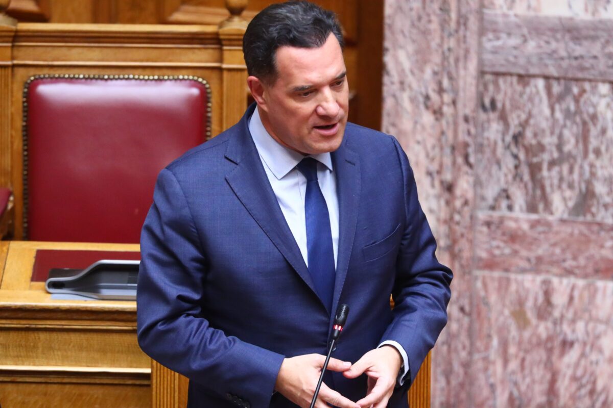 Η ανάρτηση Γεωργιάδη για βίντεο Αμερικανού που συγκρίνει το ΕΣΥ με τις ΗΠΑ