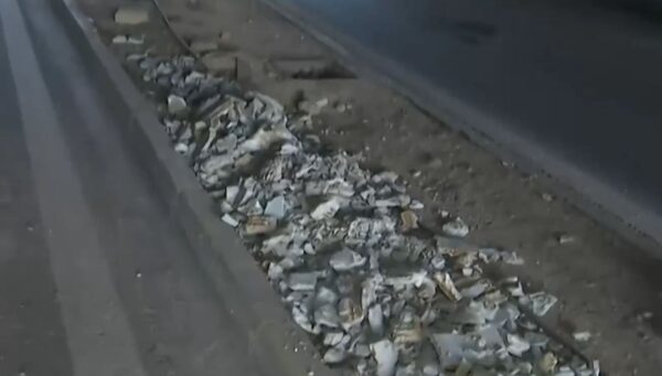 Ν. Ιωνία: Έπεσαν τσιμέντα από γέφυρα – Κλειστή η αριστερή λωρίδα κυκλοφορίας στο ύψος του νοσοκομείου Αγ. Όλγα