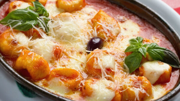 Νιόκι με σάλτσα ντομάτας