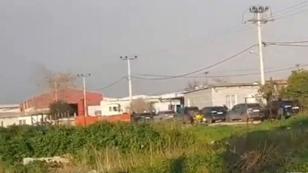 Ασπρόπυργος: Επιχείρηση της Αστυνομίας σε Νέα Ζωή και Νεόκτιστα μετά τον τραυματισμό αστυνομικού σε επίθεση με πέτρες