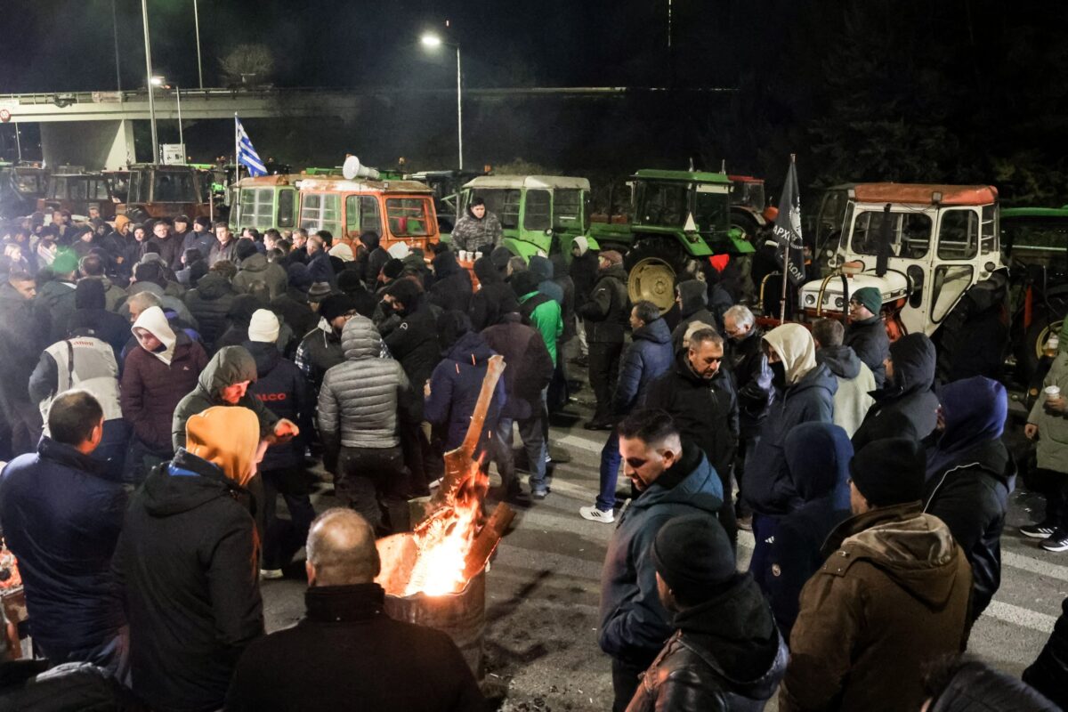 Κυβερνητικές πηγές για αγρότες: Μικρή μειοψηφία αυτοί που τίναξαν στον αέρα τον διάλογο – Σε περίπτωση κλιμάκωσης, μόνες αρμόδιες είναι οι αρχές