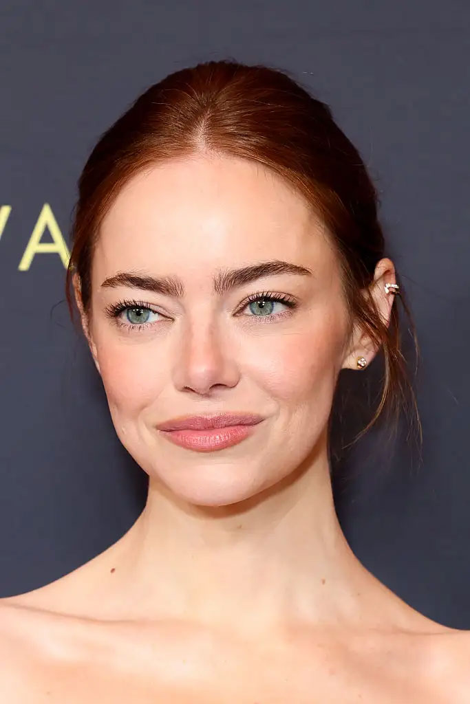 Η εμφάνιση της Emma Stone πριν τα Golden Globes που μας θύμισε τη δύναμη του minimal