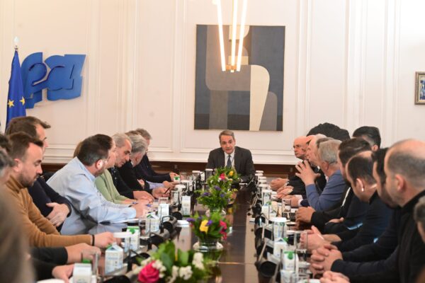 Ολοκληρώθηκε η συνάντηση Μητσοτάκη με τους αγρότες – Βελτιώσεις στα μέτρα που έχουν ήδη ανακοινωθεί