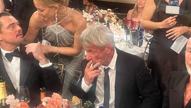 Αν ο πρώτος μήνας του 2026 είχε πρόσωπο, αυτό θα ήταν οι viral στιγμές του Σον Πεν στις Χρυσές Σφαίρες