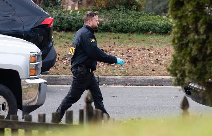 ΗΠΑ: Έρευνα του FBI στο σπίτι δημοσιογράφου της Washington Post για διαρροή κυβερνητικών εγγράφων