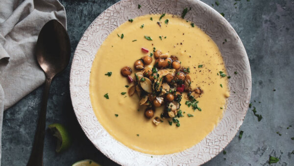 Απλή και comfort: βελουτέ σούπα κουνουπιδιού σε 40 λεπτά