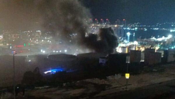 Μεγάλη φωτιά στο Πέραμα – «Κλείστε τα παράθυρα των σπιτιών σας»