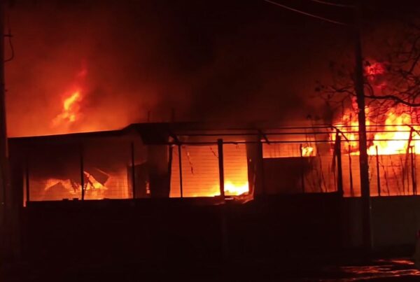 Πυρκαγιά σε εργοστάσιο πλαστικών στο Μενίδι – Επί ποδός η Πυροσβεστική