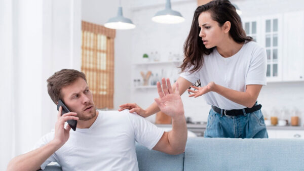 Σχέση: Όταν η καθημερινότητα κλέβει τον σύντροφό σου – Πώς να μη χαθείτε