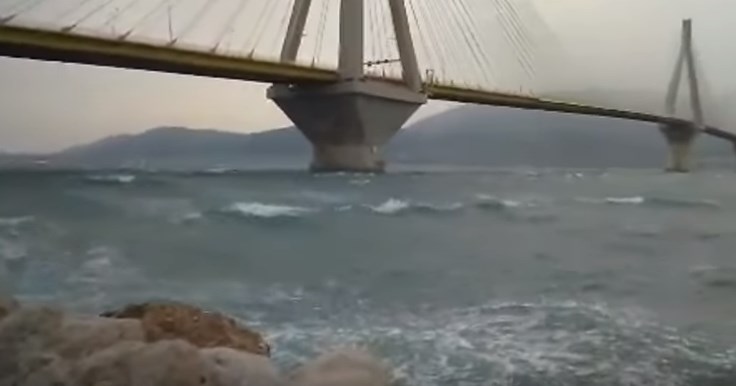 Προβλήματα σε ακτοπλοϊκές συνδέσεις λόγω των ισχυρών ανέμων – Κλειστό το πορθμείο Ρίο- Αντίρριο