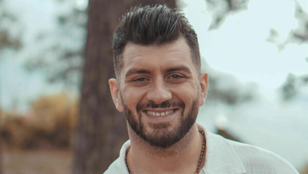 Πιλάτος Κουνατίδης: Εντυπωσιάζει το νέο του single με τίτλο «Μαζί σου να ρισκάρω»