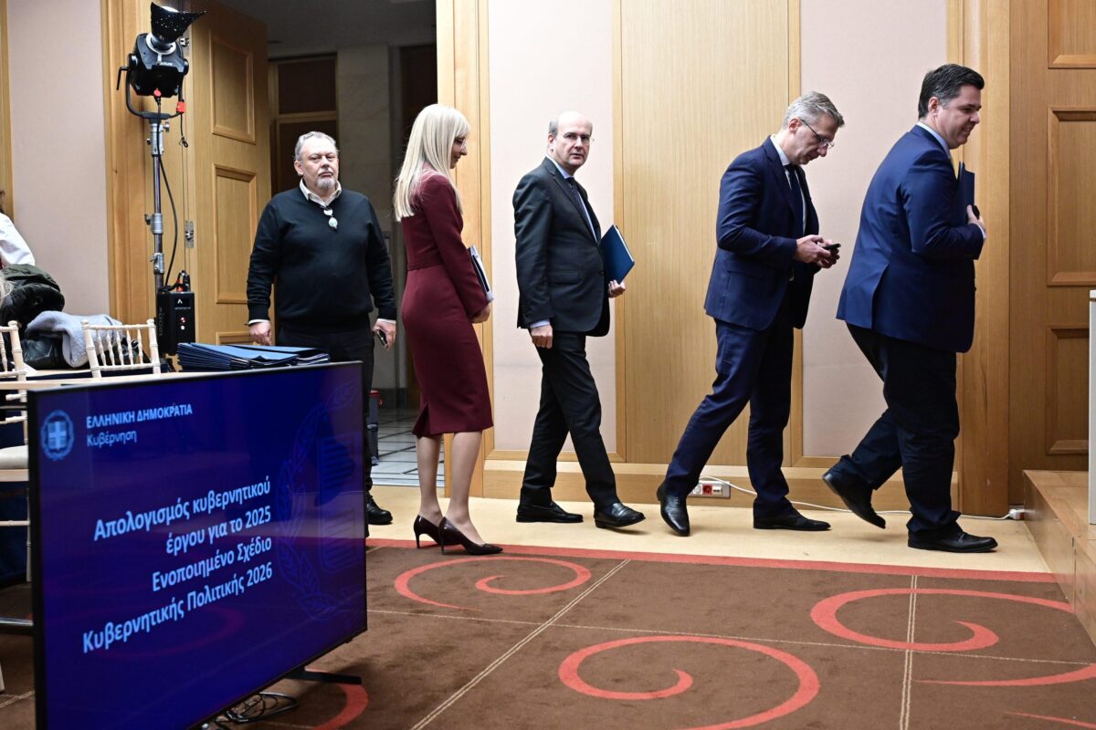 Ελληνική οικονομία: Κάτω από τον πήχη της πραγματικότητας η κυβέρνηση