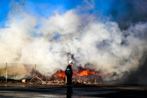 Σεσημασμένος και επικίνδυνος ο άντρας που έβαλε φωτιά στο εργοστάσιο στο Μενίδι
