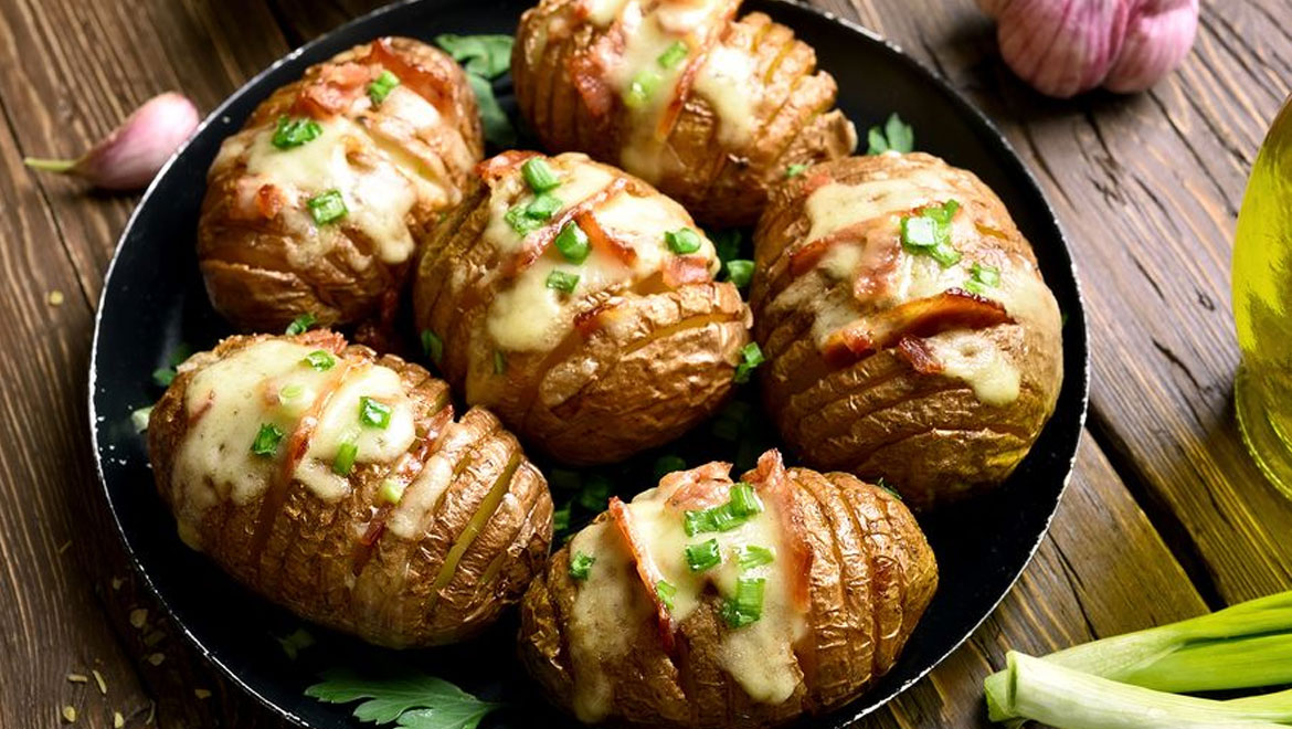 Το τέλειο σνακ για κρύα βράδια: Πατάτες γεμιστές στο φούρνο