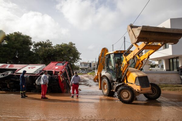 Οι επιπτώσεις της κακοκαιρίας τροφοδότησαν την πολιτική αντιπαράθεση