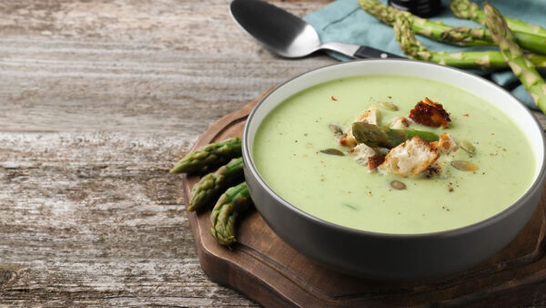 Σούπα βελουτέ με σπαράγγια