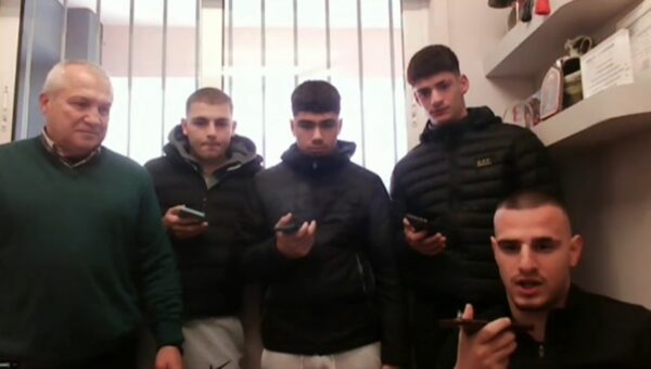 Μαθητές από το ΓΕΛ Μαραθώνα έσωσαν δύο ηλικιωμένους από φλεγόμενο διαμέρισμα – Τι δήλωσαν στο ΕΡΤnews