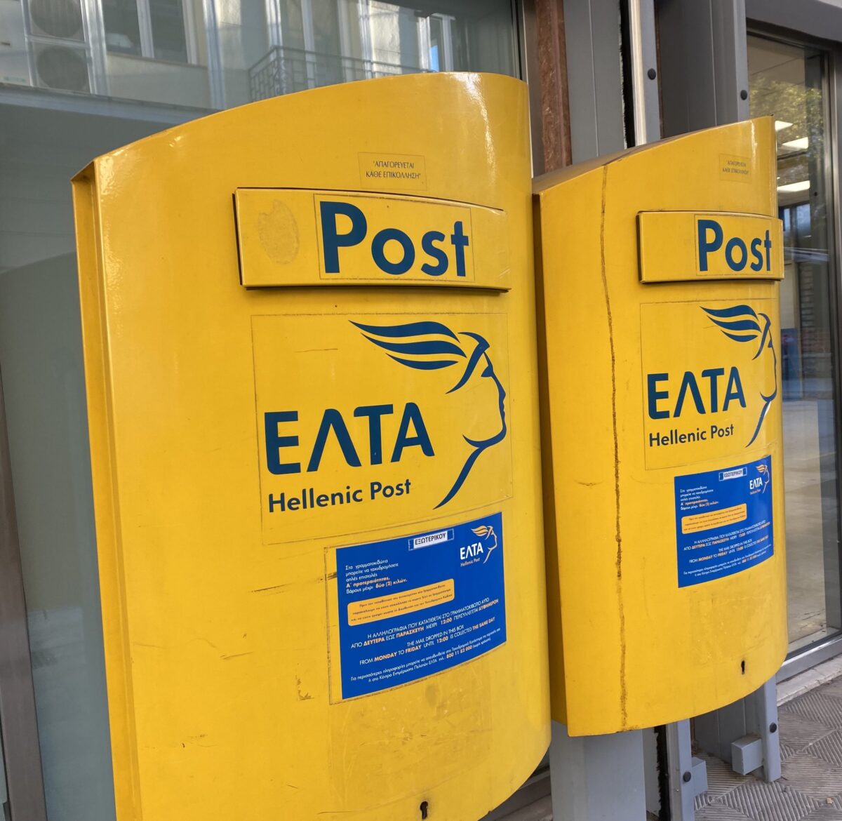 Άνδρας παρέσυρε με το αυτοκίνητό του υπάλληλο των ΕΛΤΑ στα Βριλήσσια – Νωρίτερα είχε διαπληκτιστεί μαζί της