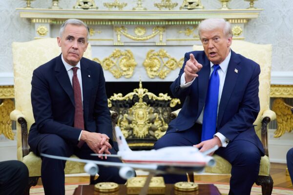 Ο Τραμπ απειλεί τον Καναδά με δασμούς 100% αν κάνει εμπορική συμφωνία με την Κίνα