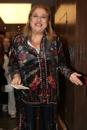 «Οικογένεια Άνταμς»: Ποιοι επώνυμοι βρέθηκαν χθες στην πρεμιέρα του μιούζικαλ στο Θέατρο Βέμπο