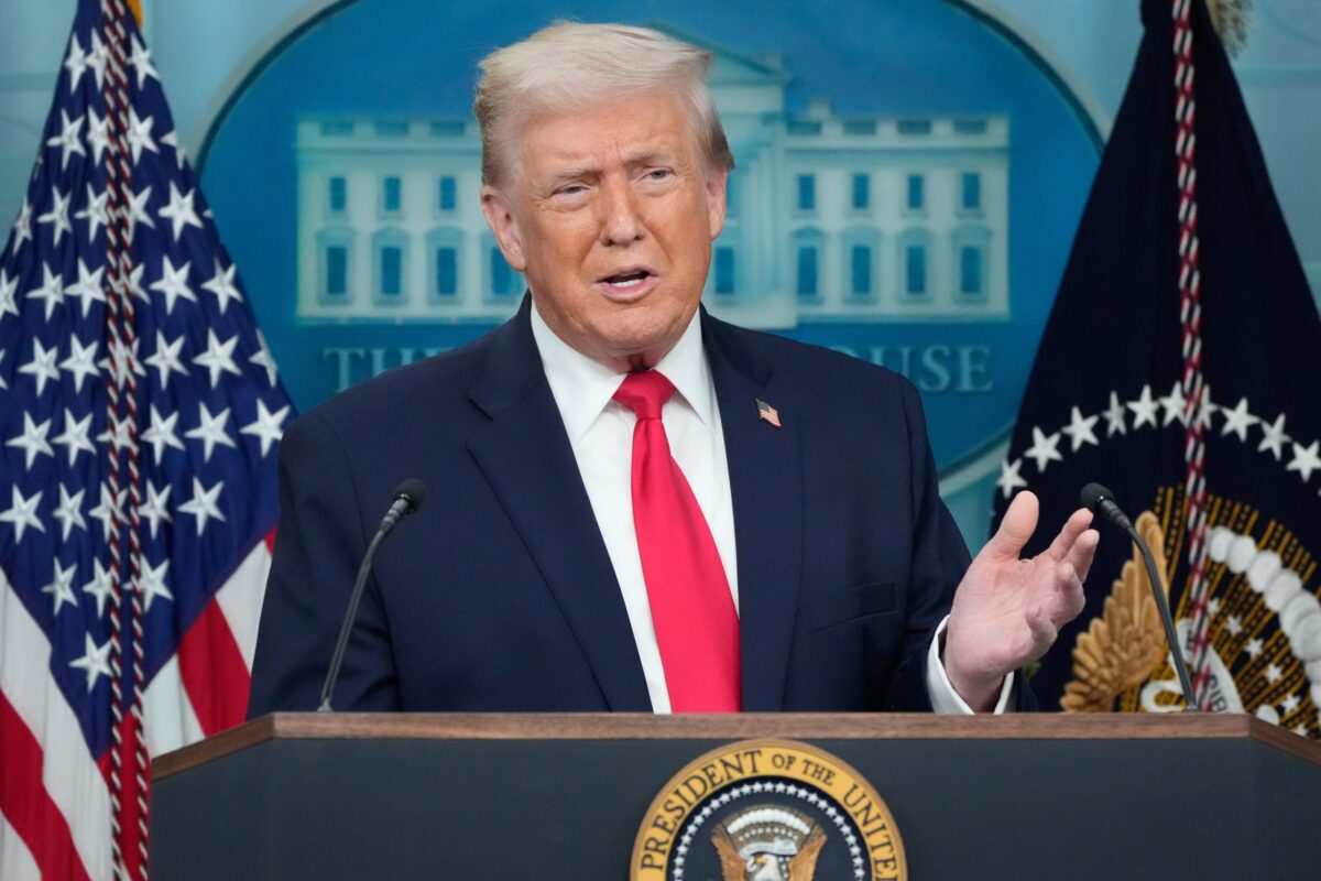 Ο Τραμπ τιμά τους Βρετανούς στρατιώτες που υπηρέτησαν στο Αφγανιστάν