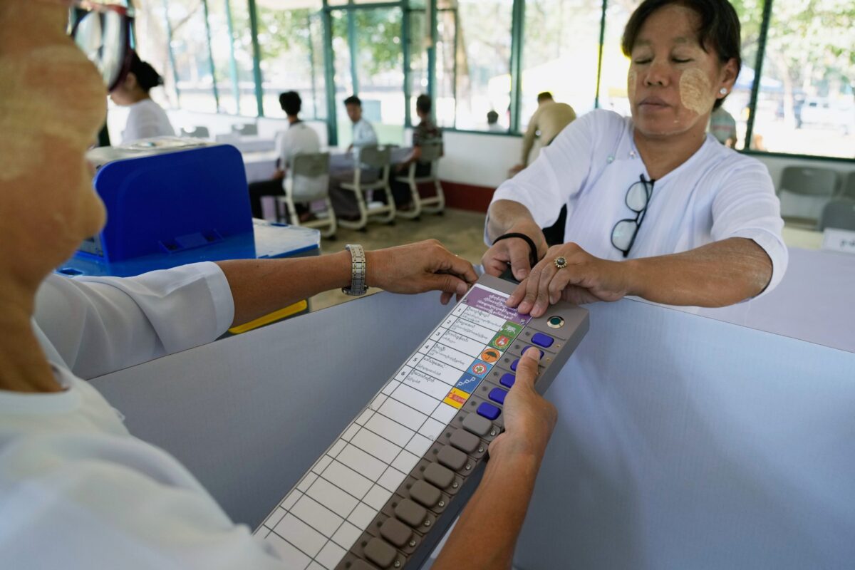 Μιανμάρ: Ξεκίνησε η τελευταία φάση των βουλευτικών εκλογών με τo προσκείμενο στον στρατό κόμμα να είναι το φαβορί