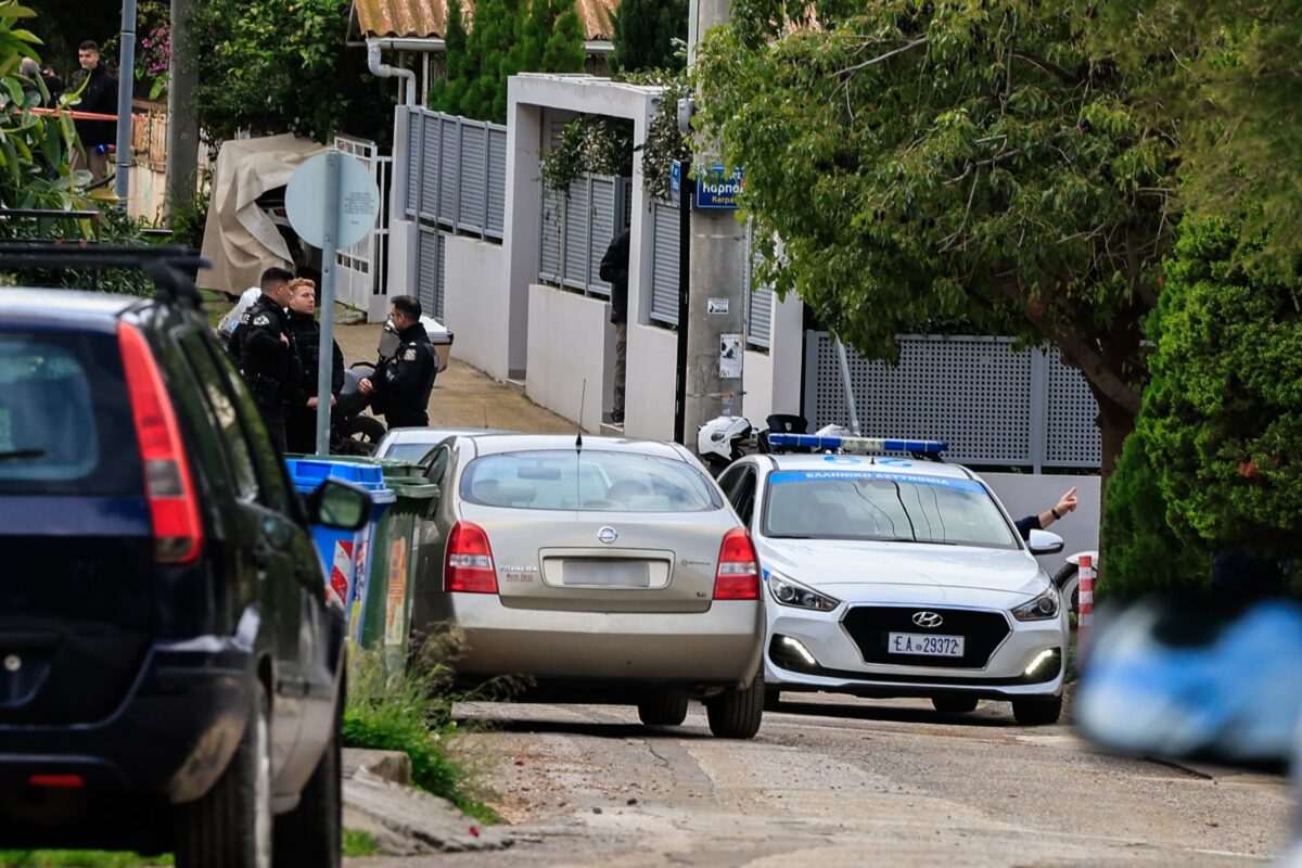 Έγκλημα στη Γλυφάδα: «Σκότωσα τους γονείς μου, θα σκοτώσω και τα αδέλφια μου» φώναζε ο 46χρονος