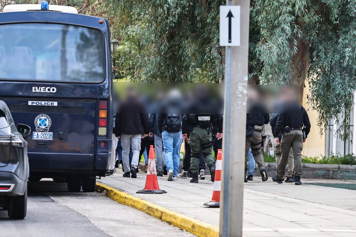 Τέσσερις προφυλακίσεις για το κύκλωμα που «πείραζε» τις αντλίες καυσίμων