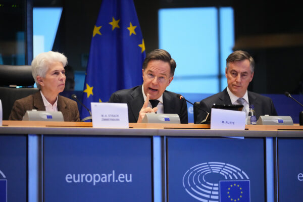 Μ. Ρούτε: Όποιος πιστεύει πως η Ευρώπη μπορεί να υπερασπιστεί τον εαυτό της χωρίς τις ΗΠΑ, απλώς ονειρεύεται