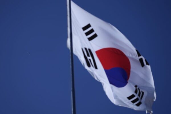 Νότια Κορέα: Καμία ενημέρωση για την αύξηση των δασμών από τις ΗΠΑ – Άμεσα συνομιλίες με την Ουάσινγκτον