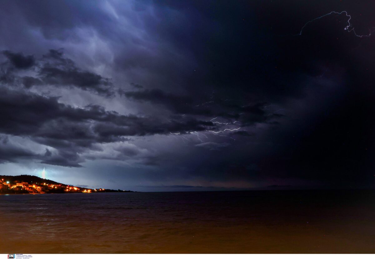 Καιρός: Άστατος μέχρι το Σάββατο – Κατά τόπους ισχυρά φαινόμενα ως το απόγευμα και εξασθένηση των ανέμων