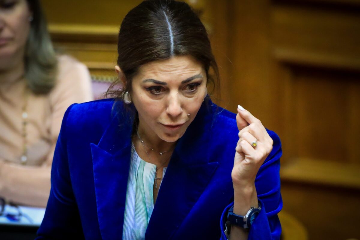 Μήνυμα της Ζαχαράκη για την Ημέρα Μνήμης του Ολοκαυτώματος: Δεν αφορά έναν μακρινό τόπο ούτε έναν άλλο λαό, αλλά τους συμπολίτες μας