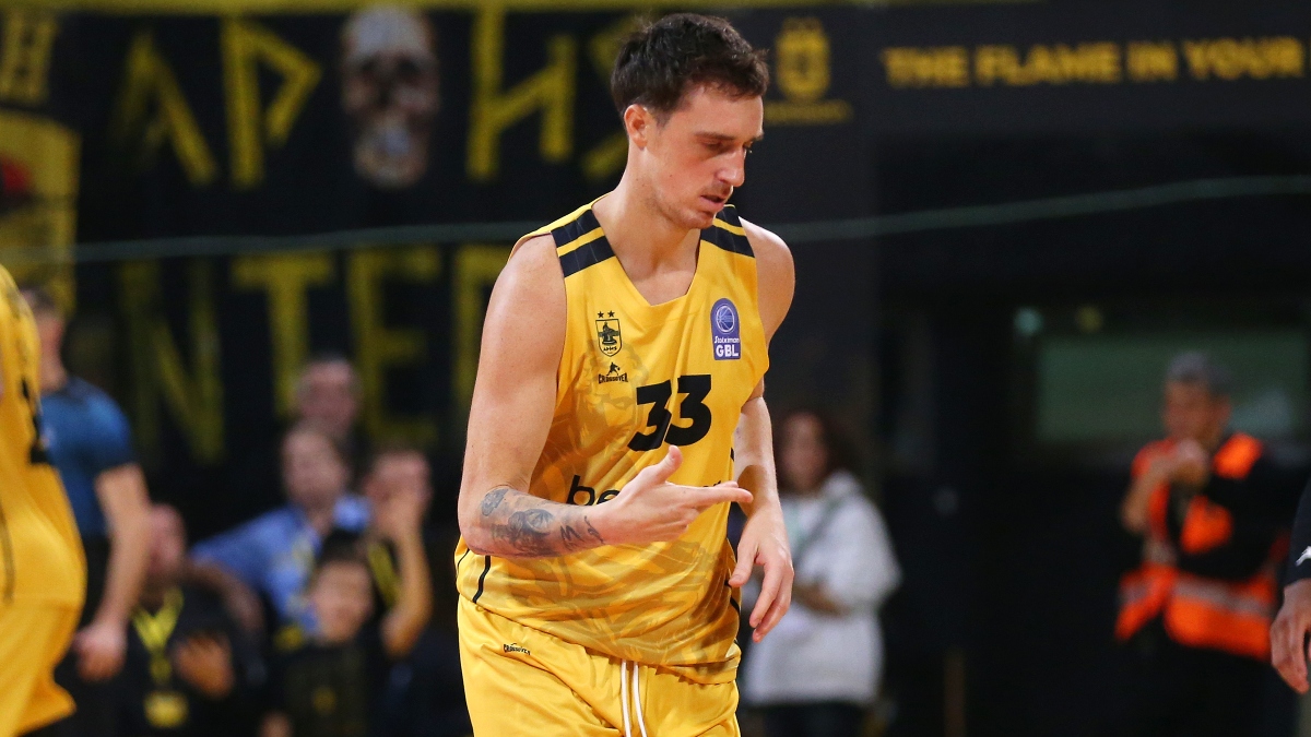 Άντζουσιτς: «Μόνο αν ζήσει κανείς στην Ελλάδα καταλαβαίνει πόσο μεγάλος σύλλογος είναι ο Άρης»